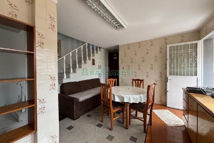 Casa Mobiliada com 92m², 2 dormitórios, no bairro Rio Branco em Caxias do Sul para Alugar
