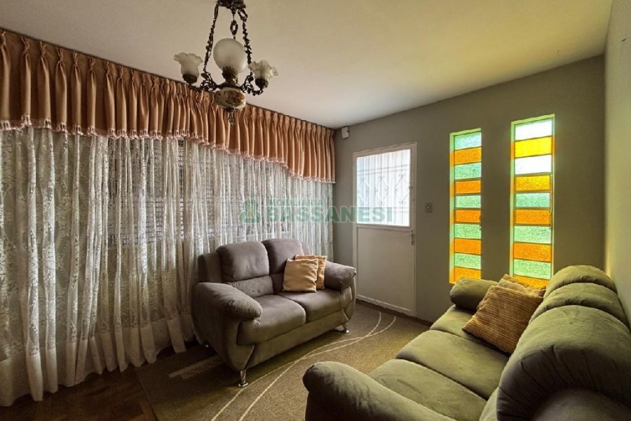 Casa Mobiliada com 92m², 2 dormitórios, no bairro Rio Branco em Caxias do Sul para Alugar