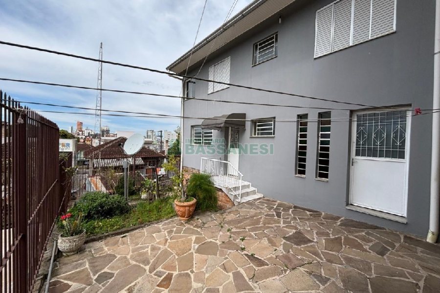 Casa Mobiliada com 92m², 2 dormitórios, no bairro Rio Branco em Caxias do Sul para Alugar