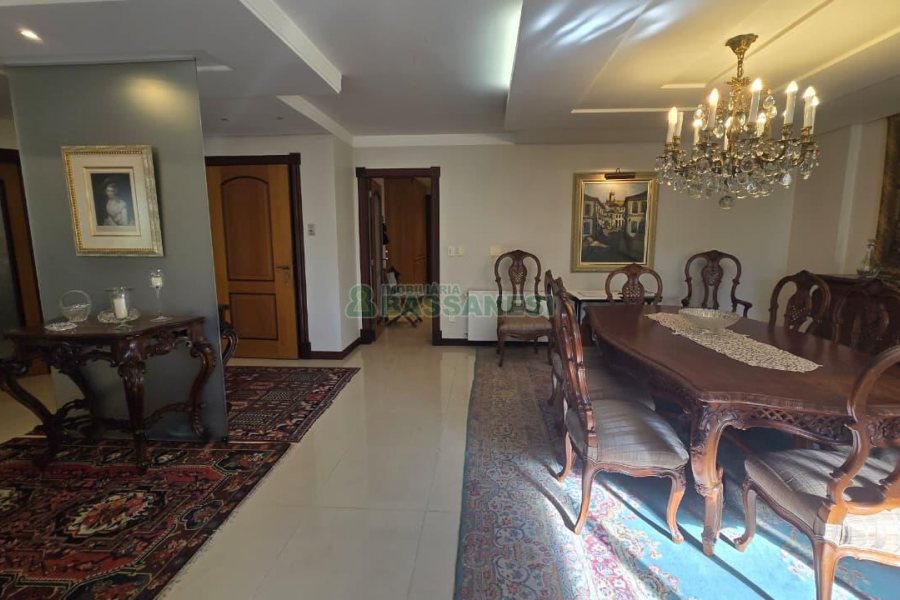 Apartamento com 313m², 3 dormitórios, 4 vagas, no bairro Exposição em Caxias do Sul para Comprar