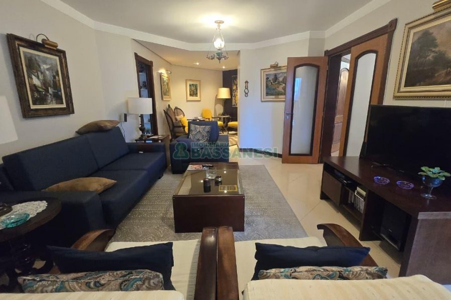 Apartamento com 313m², 3 dormitórios, 4 vagas, no bairro Exposição em Caxias do Sul para Comprar