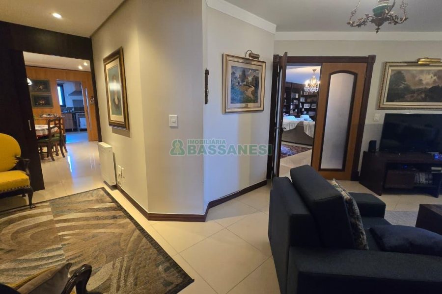 Apartamento com 313m², 3 dormitórios, 4 vagas, no bairro Exposição em Caxias do Sul para Comprar