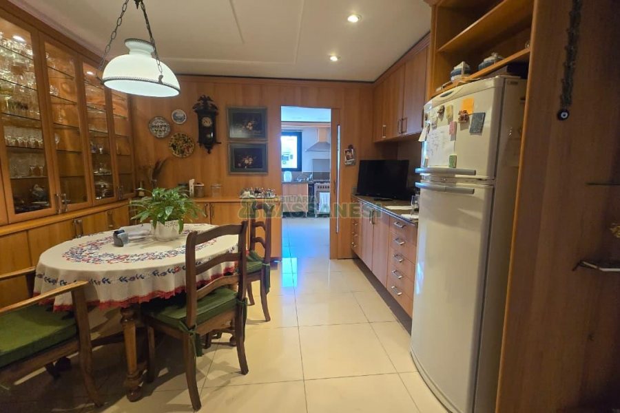 Apartamento com 313m², 3 dormitórios, 4 vagas, no bairro Exposição em Caxias do Sul para Comprar