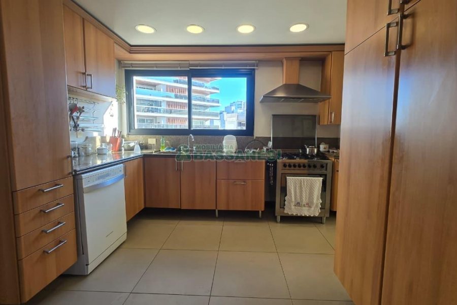 Apartamento com 313m², 3 dormitórios, 4 vagas, no bairro Exposição em Caxias do Sul para Comprar