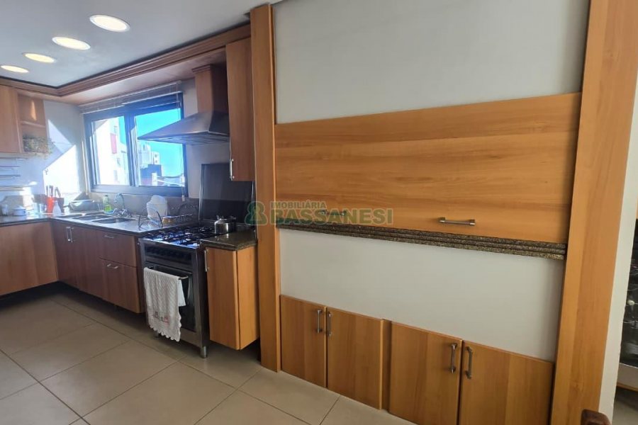 Apartamento com 313m², 3 dormitórios, 4 vagas, no bairro Exposição em Caxias do Sul para Comprar