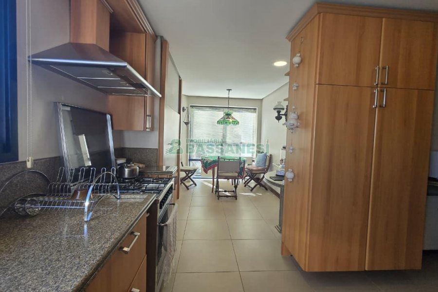 Apartamento com 313m², 3 dormitórios, 4 vagas, no bairro Exposição em Caxias do Sul para Comprar