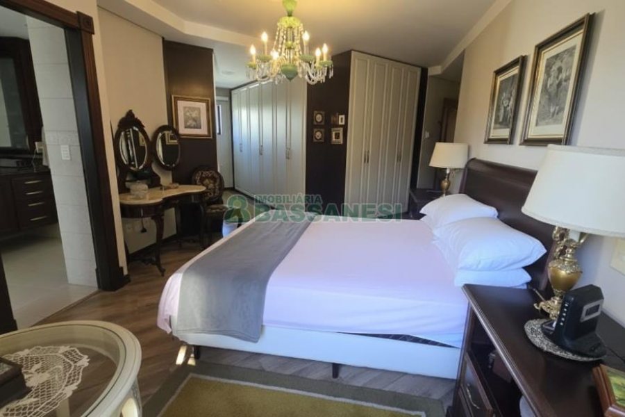 Apartamento com 313m², 3 dormitórios, 4 vagas, no bairro Exposição em Caxias do Sul para Comprar