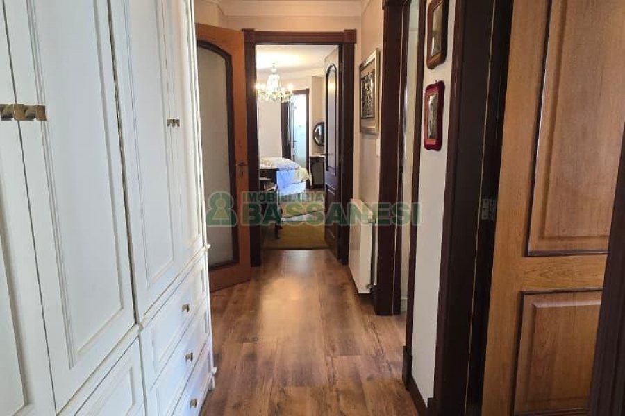 Apartamento com 313m², 3 dormitórios, 4 vagas, no bairro Exposição em Caxias do Sul para Comprar