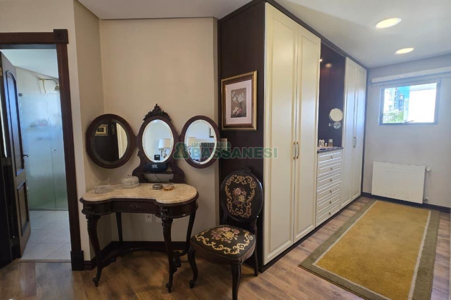 Apartamento com 313m², 3 dormitórios, 4 vagas, no bairro Exposição em Caxias do Sul para Comprar