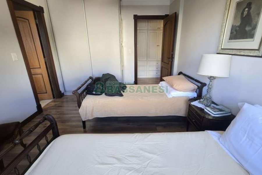 Apartamento com 313m², 3 dormitórios, 4 vagas, no bairro Exposição em Caxias do Sul para Comprar