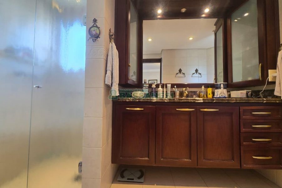 Apartamento com 313m², 3 dormitórios, 4 vagas, no bairro Exposição em Caxias do Sul para Comprar