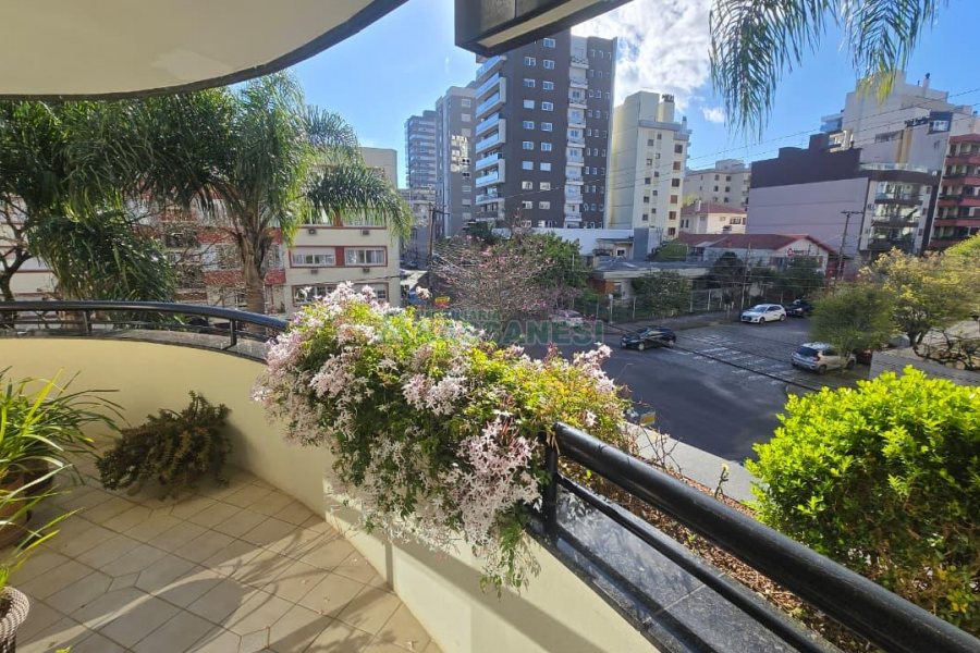 Apartamento com 313m², 3 dormitórios, 4 vagas, no bairro Exposição em Caxias do Sul para Comprar