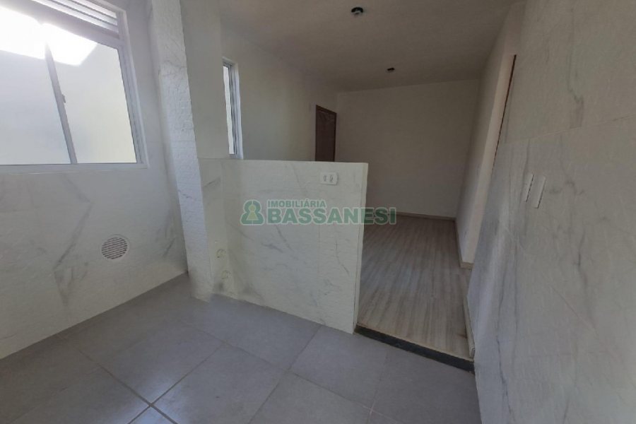 Apartamento com 38m², 2 dormitórios, 1 vaga, no bairro Desvio Rizzo em Caxias do Sul para Alugar