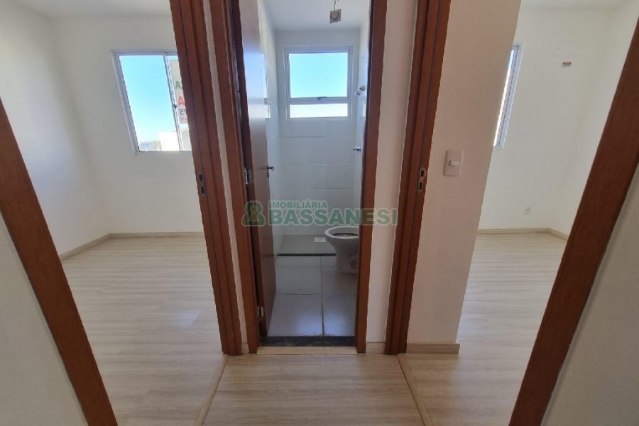 Apartamento com 38m², 2 dormitórios, 1 vaga, no bairro Desvio Rizzo em Caxias do Sul para Alugar