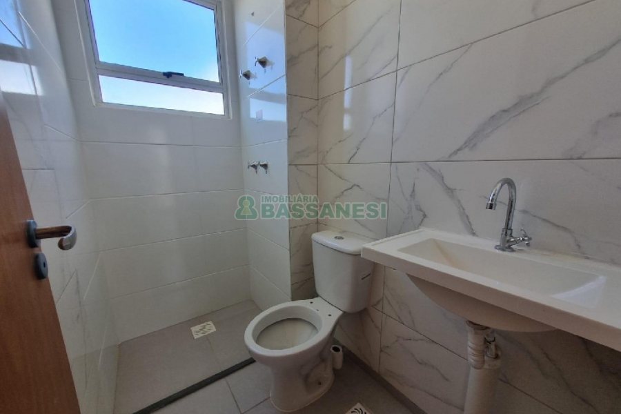 Apartamento com 38m², 2 dormitórios, 1 vaga, no bairro Desvio Rizzo em Caxias do Sul para Alugar
