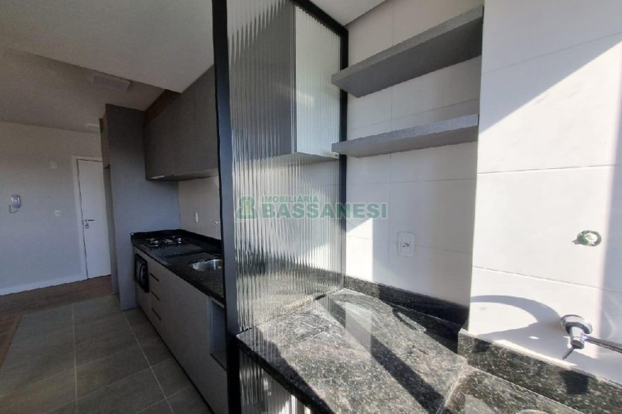 Apto Mobiliado com 55m², 2 dormitórios, 1 vaga, no bairro Panazzolo em Caxias do Sul para Alugar