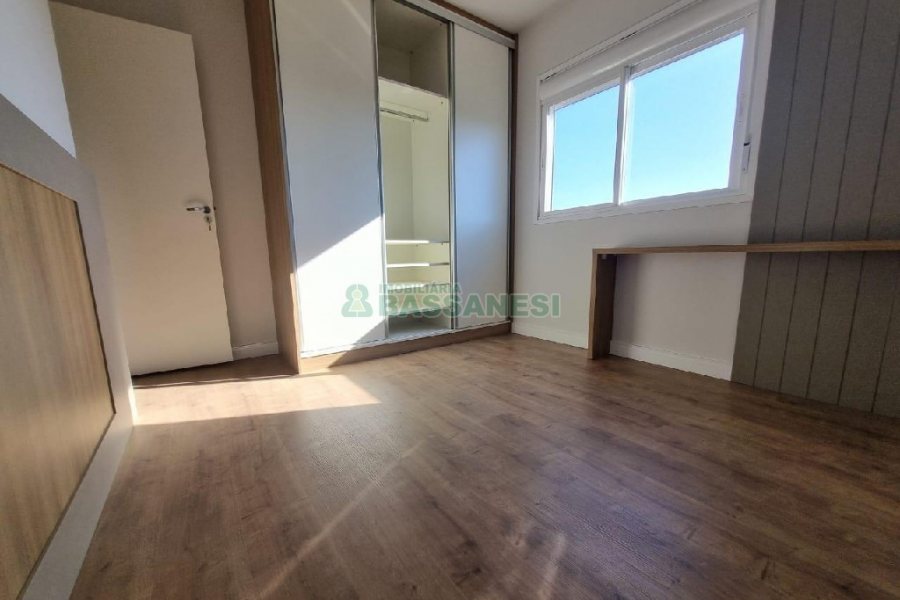 Apto Mobiliado com 55m², 2 dormitórios, 1 vaga, no bairro Panazzolo em Caxias do Sul para Alugar