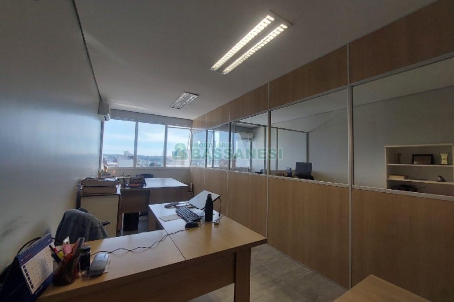 Sala com 64m², 1 vaga, no bairro São Pelegrino em Caxias do Sul para Alugar