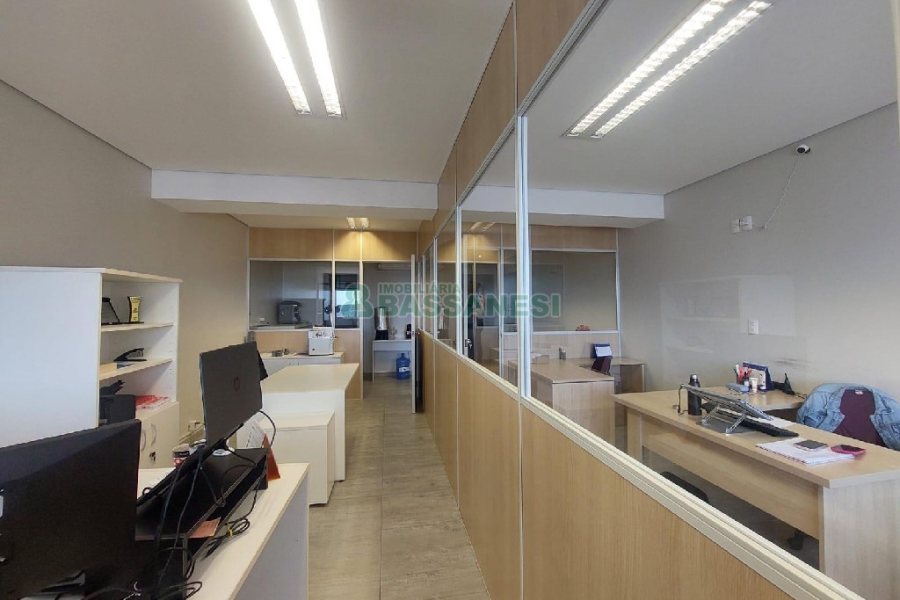 Sala com 64m², 1 vaga, no bairro São Pelegrino em Caxias do Sul para Alugar