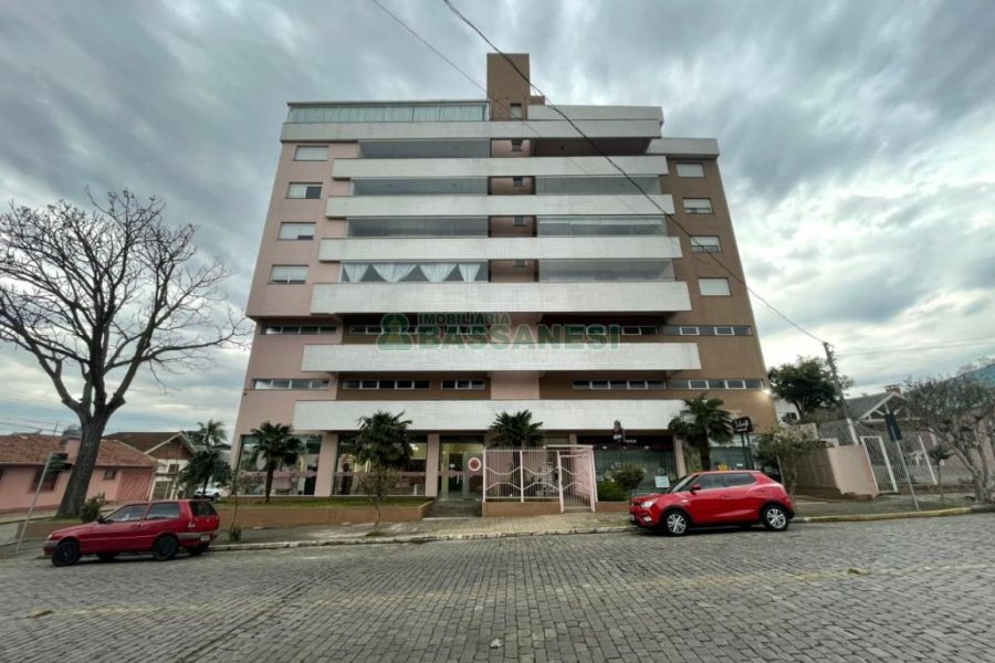 Apartamento com 110m², 2 vagas, no bairro Cruzeiro em Caxias do Sul para Comprar