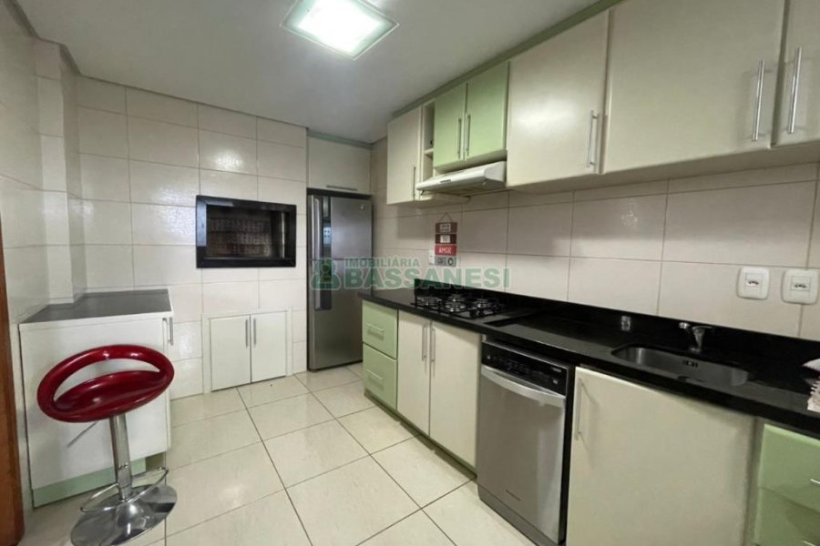 Apartamento com 110m², 2 vagas, no bairro Cruzeiro em Caxias do Sul para Comprar