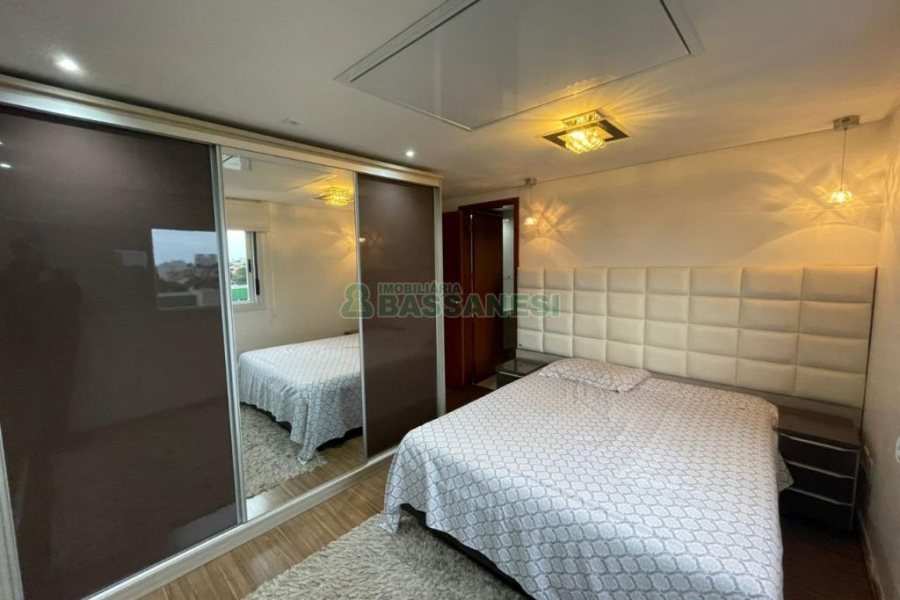 Apartamento com 110m², 2 vagas, no bairro Cruzeiro em Caxias do Sul para Comprar