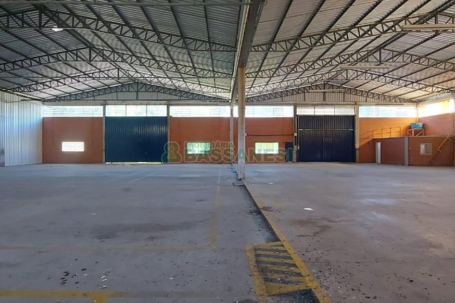 Pavilhão com 2100m², no bairro Linha 40 em Caxias do Sul para Alugar