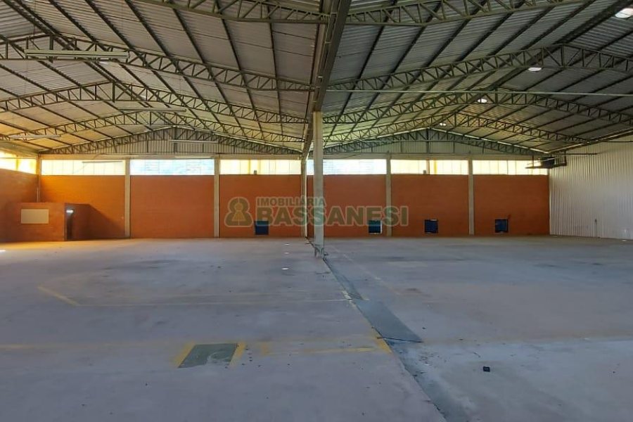 Pavilhão com 2100m², no bairro Linha 40 em Caxias do Sul para Alugar