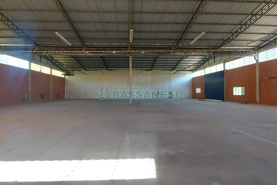 Pavilhão com 2100m², no bairro Linha 40 em Caxias do Sul para Alugar