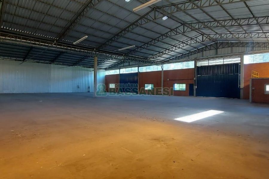 Pavilhão com 2100m², no bairro Linha 40 em Caxias do Sul para Alugar