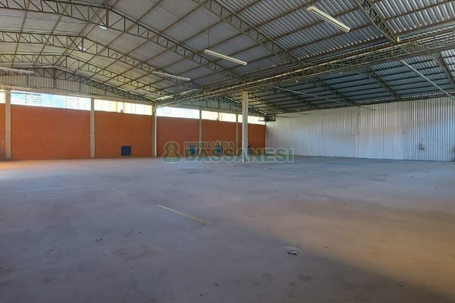 Pavilhão com 2100m², no bairro Linha 40 em Caxias do Sul para Alugar