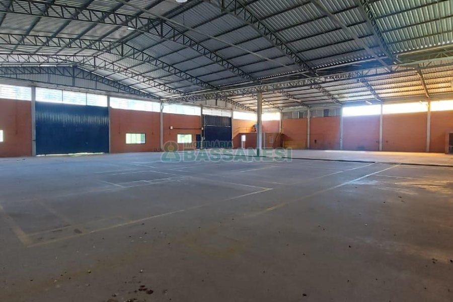 Pavilhão com 2100m², no bairro Linha 40 em Caxias do Sul para Alugar