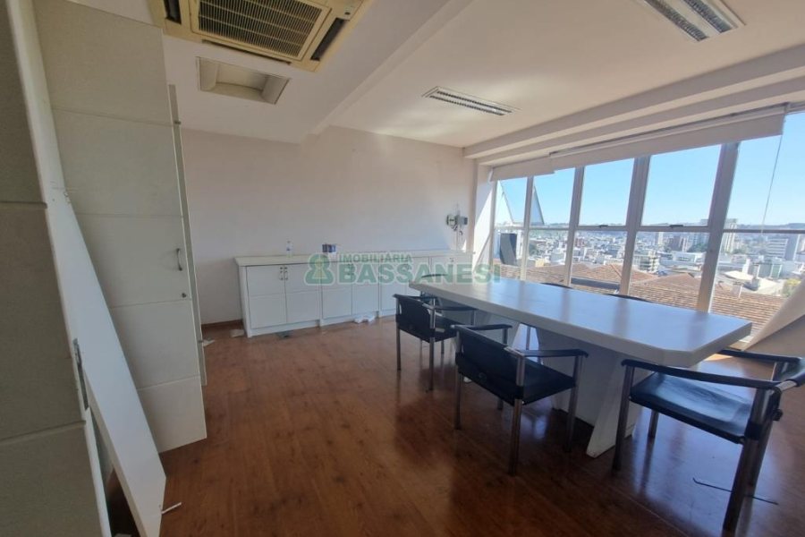 Sala com 200m², 1 vaga, no bairro Centro em Caxias do Sul para Alugar