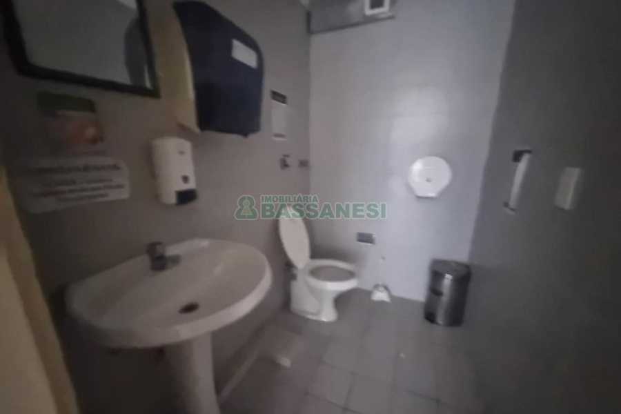 Sala com 200m², 1 vaga, no bairro Centro em Caxias do Sul para Alugar