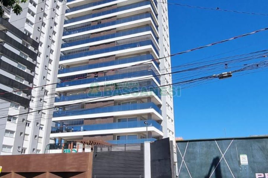 Apartamento com 149m², 3 dormitórios, 2 vagas, no bairro Rio Branco em Caxias do Sul para Comprar