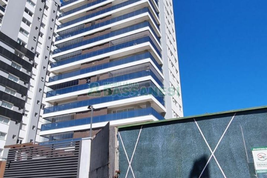 Apartamento com 176m², 3 dormitórios, 2 vagas, no bairro Rio Branco em Caxias do Sul para Comprar