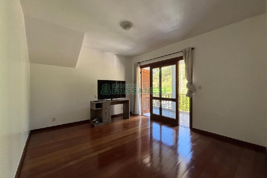 Apartamento com 240m², 3 dormitórios, 2 vagas, no bairro São José em Caxias do Sul para Alugar