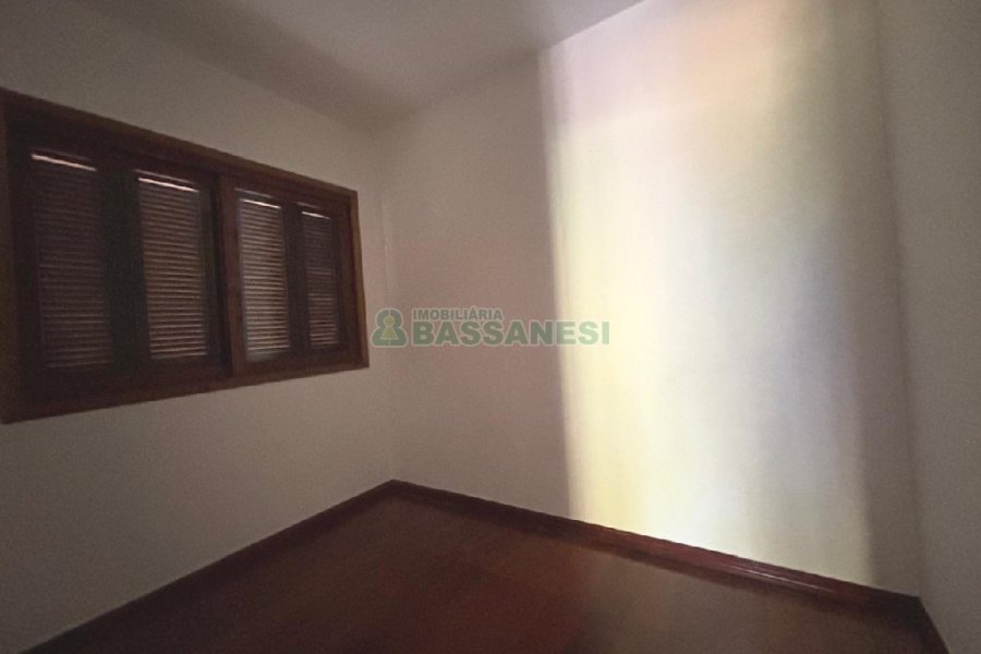 Apartamento com 240m², 3 dormitórios, 2 vagas, no bairro São José em Caxias do Sul para Alugar