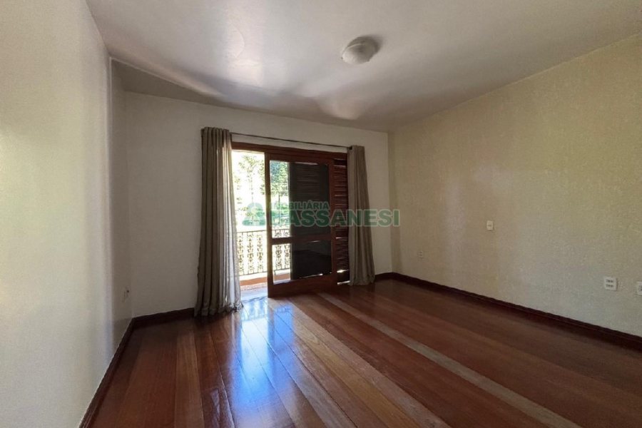 Apartamento com 240m², 3 dormitórios, 2 vagas, no bairro São José em Caxias do Sul para Alugar