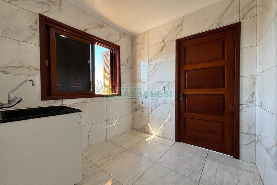 Apartamento com 240m², 3 dormitórios, 2 vagas, no bairro São José em Caxias do Sul para Alugar