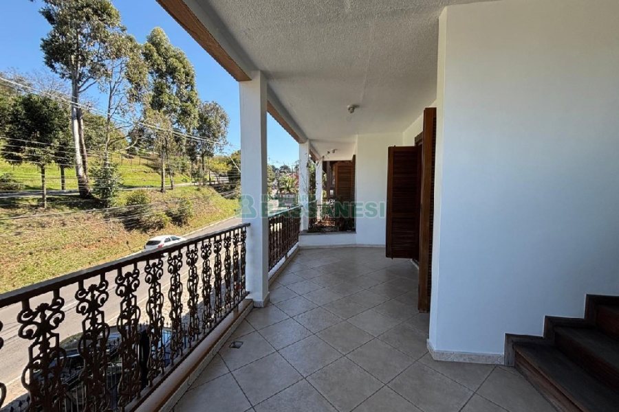 Apartamento com 240m², 3 dormitórios, 2 vagas, no bairro São José em Caxias do Sul para Alugar