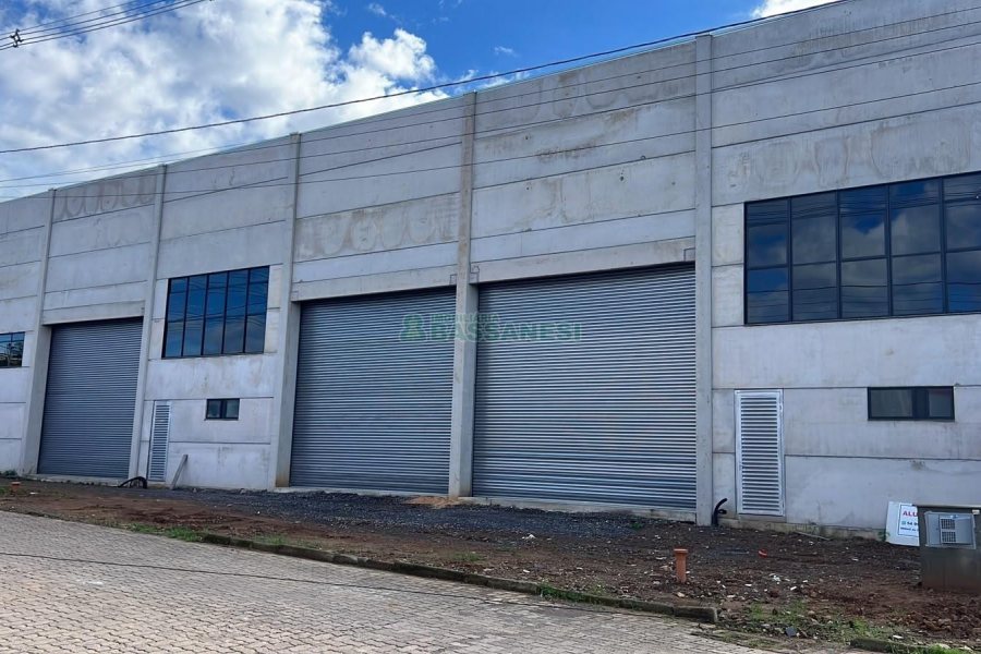 Pavilhão com 860m², no bairro Jardim das Hortências em Caxias do Sul para Alugar