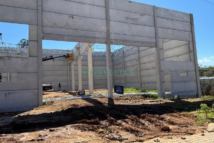 Pavilhão com 860m², no bairro Jardim das Hortências em Caxias do Sul para Alugar