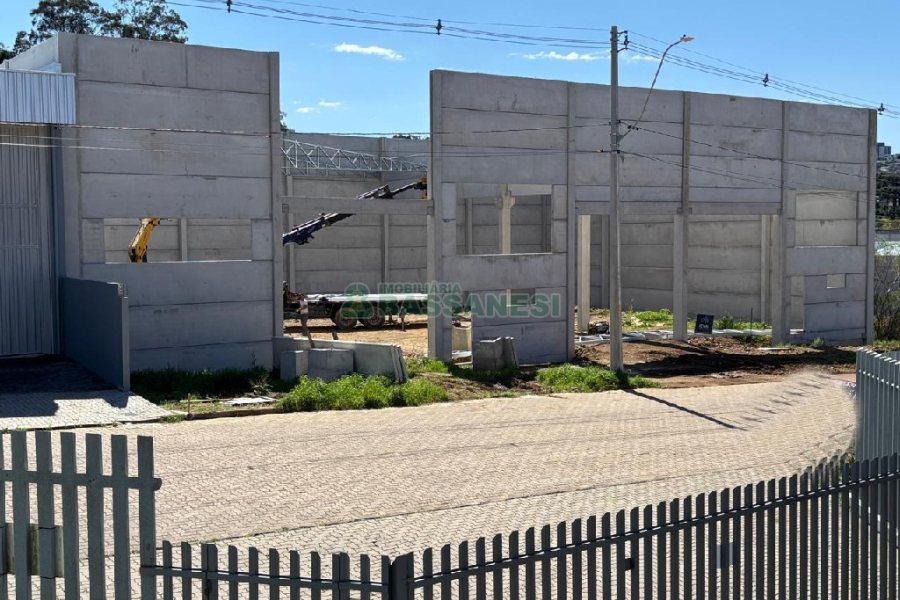 Pavilhão com 860m², no bairro Jardim das Hortências em Caxias do Sul para Alugar