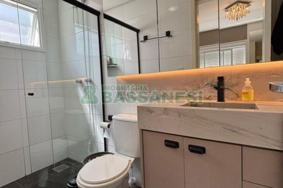 Apartamento com 86m², 2 dormitórios, 2 vagas, no bairro Nossa Senhora da Saúde em Caxias do Sul para Comprar