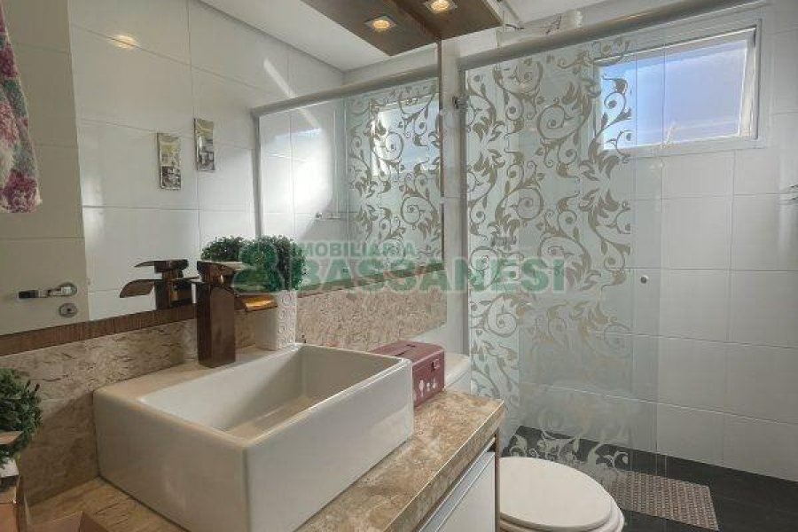 Apartamento com 86m², 2 dormitórios, 2 vagas, no bairro Nossa Senhora da Saúde em Caxias do Sul para Comprar