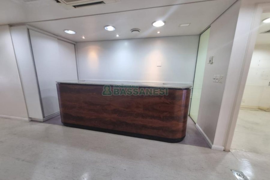 Sala com 200m², 1 vaga, no bairro Centro em Caxias do Sul para Alugar