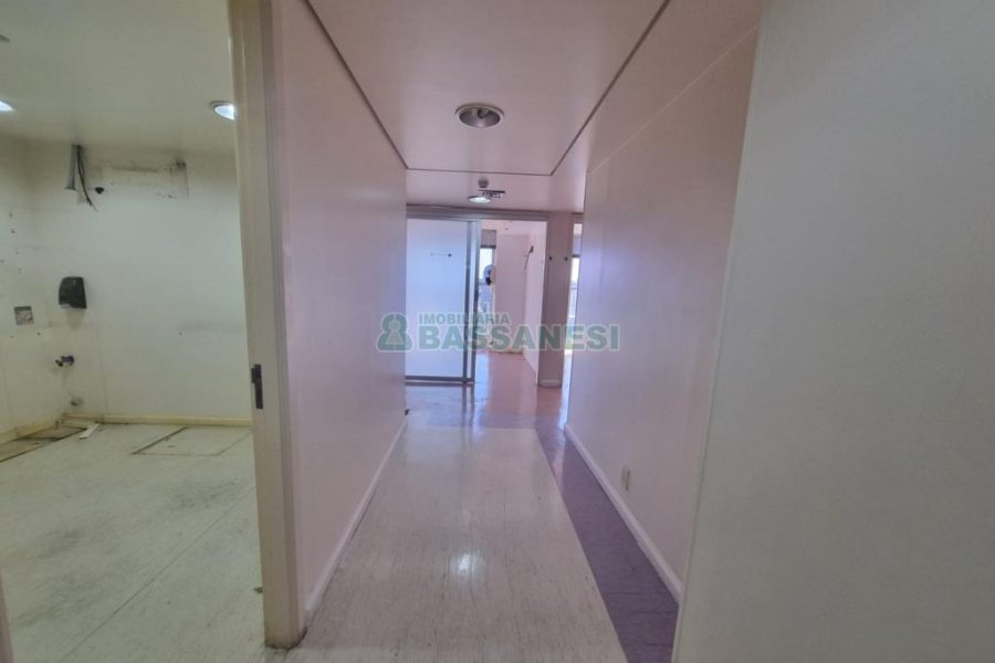 Sala com 200m², 1 vaga, no bairro Centro em Caxias do Sul para Alugar