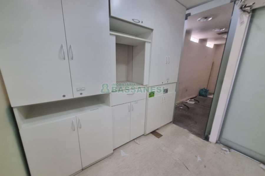 Sala com 200m², 1 vaga, no bairro Centro em Caxias do Sul para Alugar