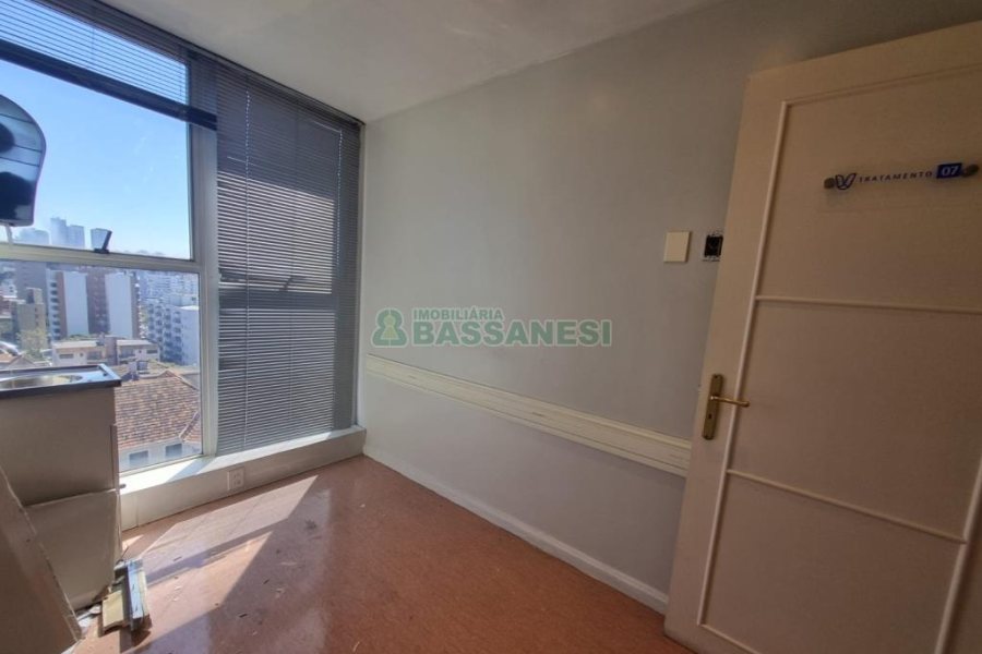 Sala com 200m², 1 vaga, no bairro Centro em Caxias do Sul para Alugar